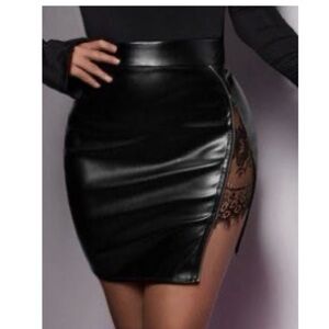 Sexy Black PU Leather Contrast Lace Split Hem Mini Skirt (NEW)